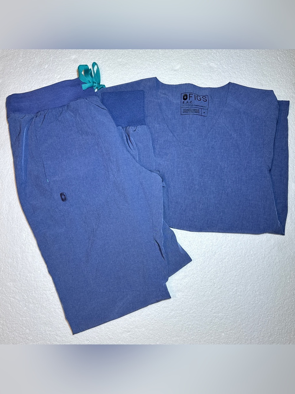 FIGS E.A.C. Women Lekei Utility Scrub Top & Zamora Jogger Heathered Denim Rare M
